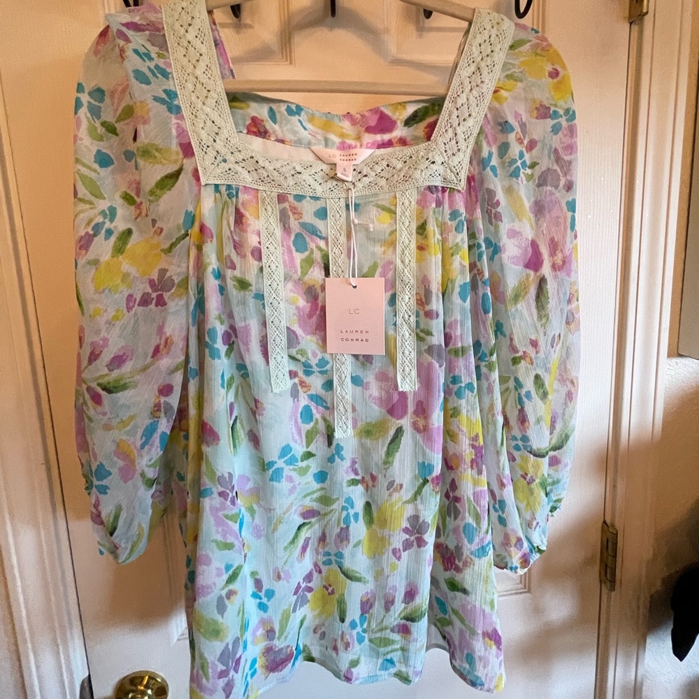Lauren Conrad- beautiful florals